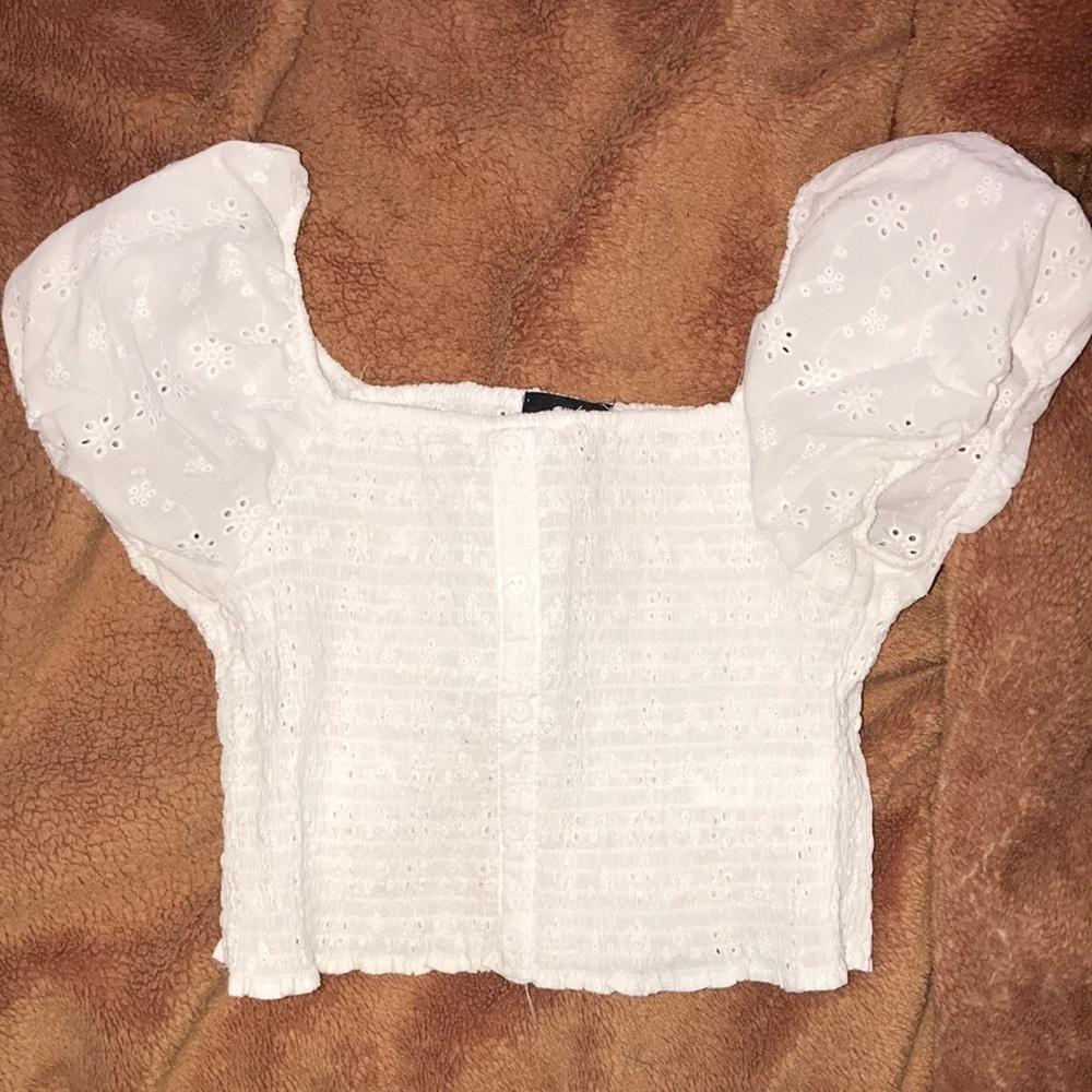White crop top shirt